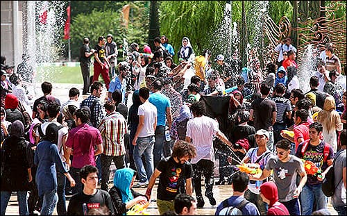 عکس های دختران بد حجاب در جشن آب‌پاشی تهران