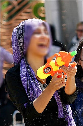 عکس های دختران بد حجاب در جشن آب‌پاشی تهران